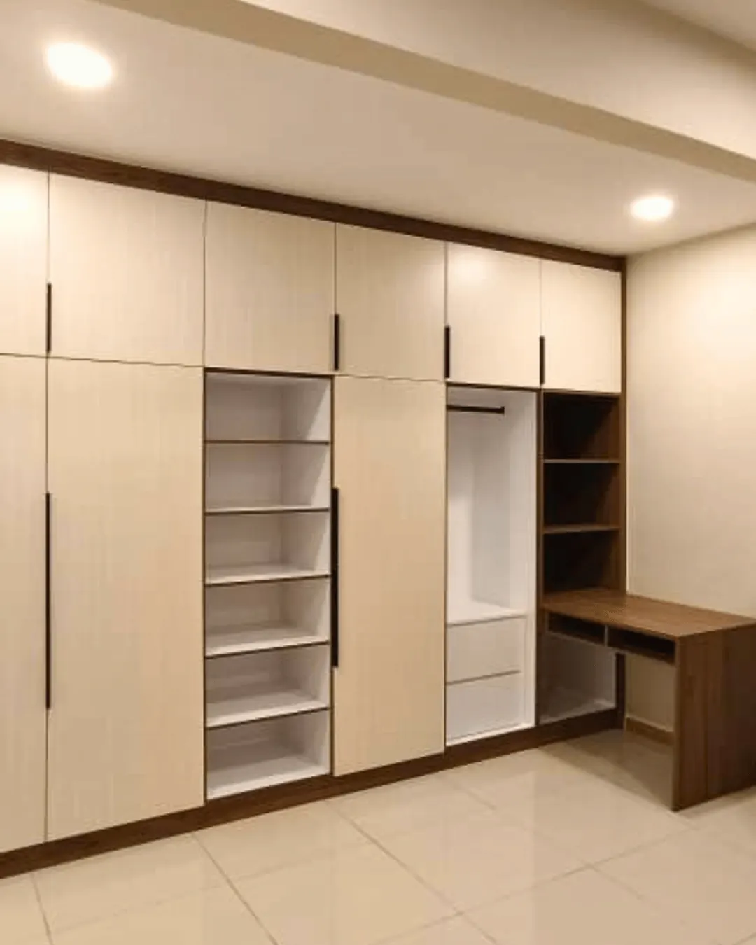 Wardrobe &amp; meja solek